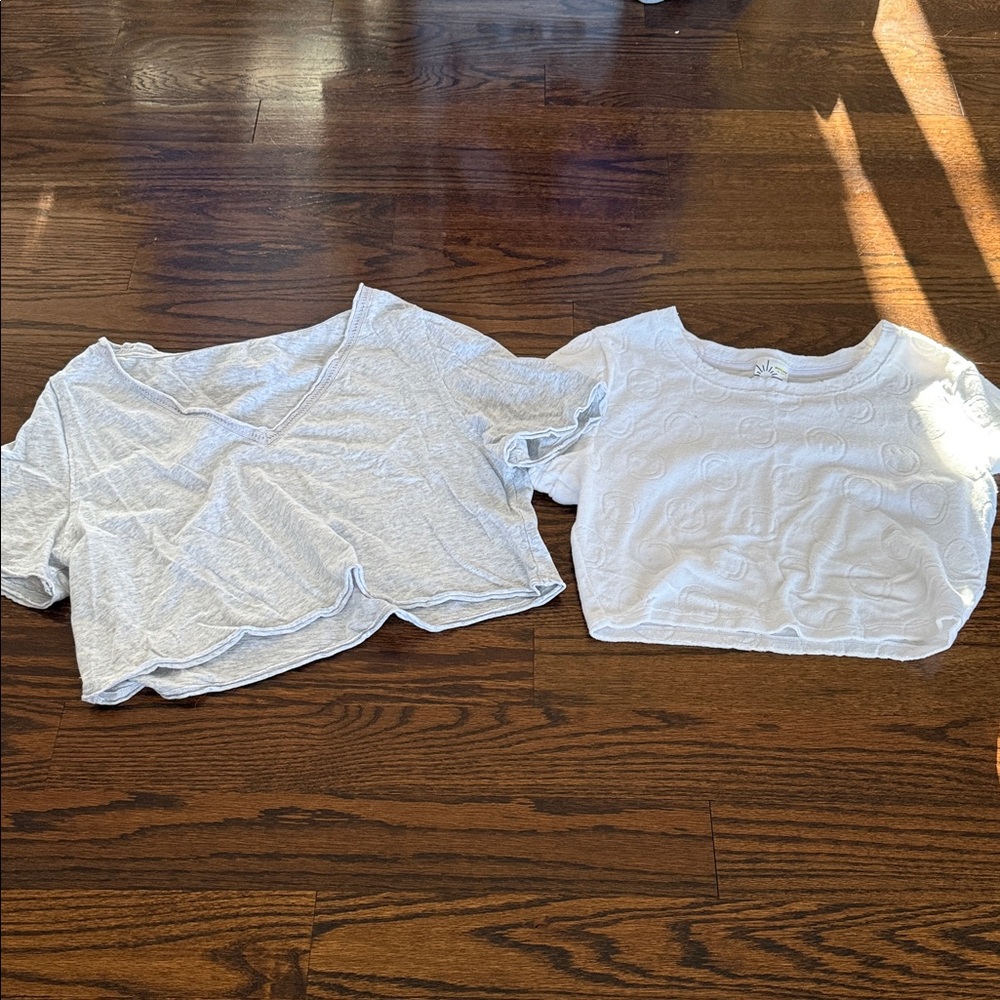 Aerie Offline Set of 2 Gray and White Cropped Tops